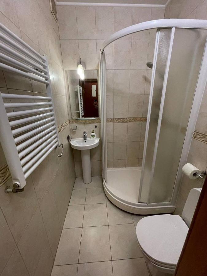 One Bedroom Kreschatik Str 4 Kyiv Exterior photo